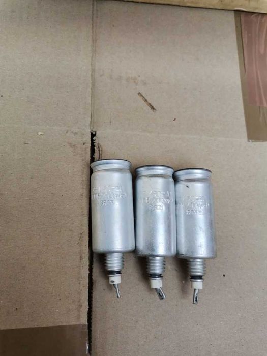 Конденсатор К50-20 200мкф 100в