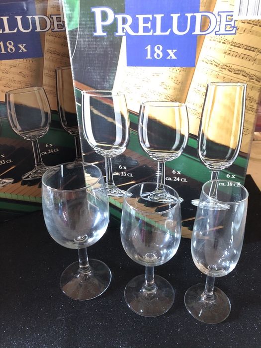 Copos conjunto pe alto novos