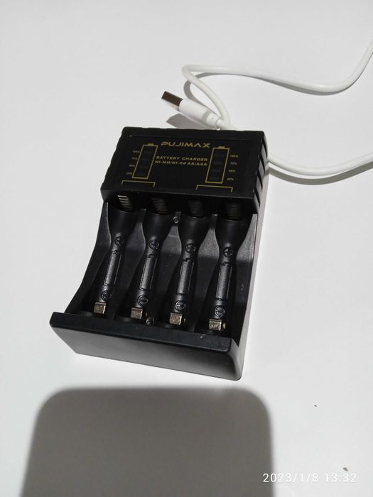 Новий Зарядний пристрій USB для Ni-MH/Ni-Cd акумуляторів AAA/AA