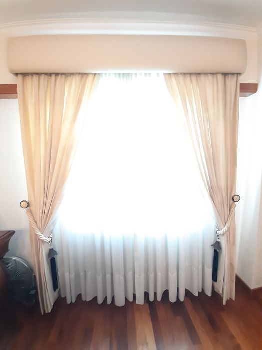 Conjunto de cortinados.