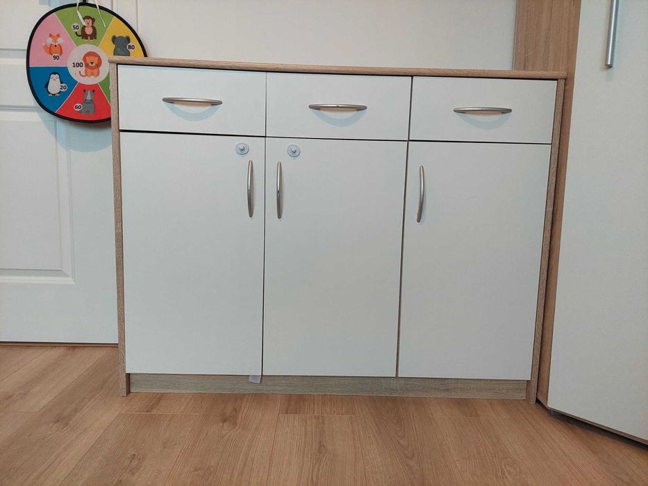 Duża narożna szafa i komoda