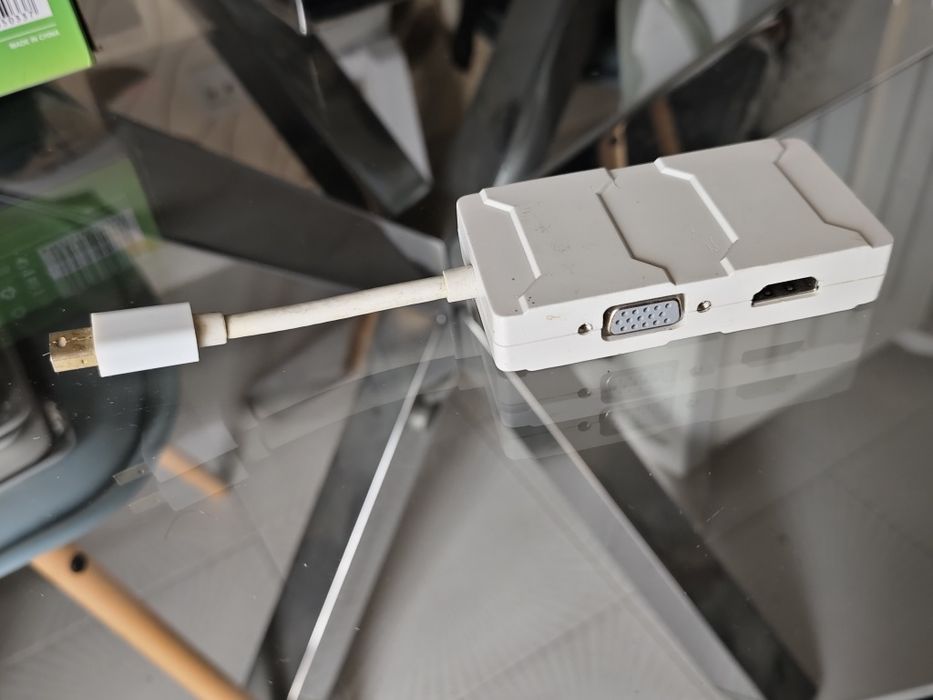 Adaptador de display port para DVI / RGB / HDMI