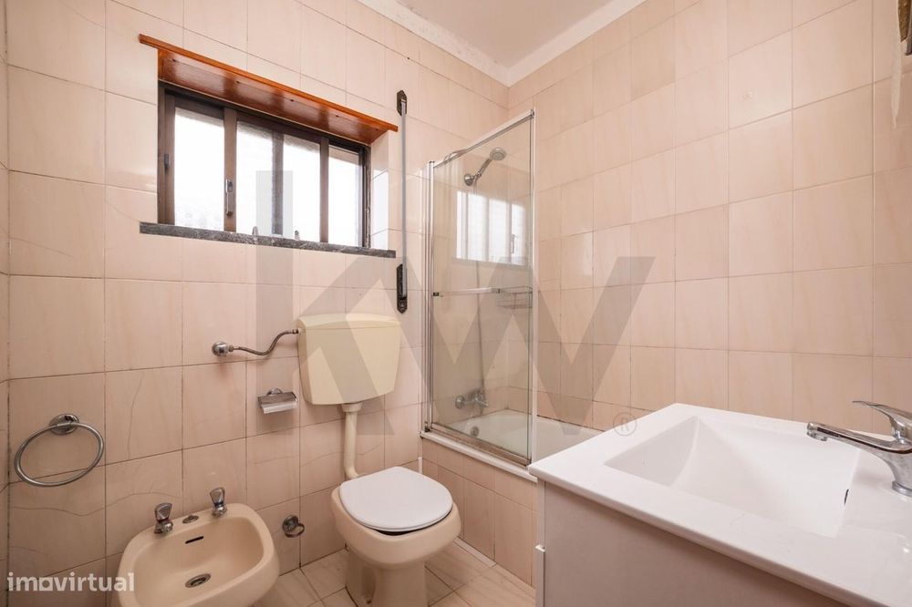 Apartamento T9 em Dúplex com garagem e duas entradas independentes | R