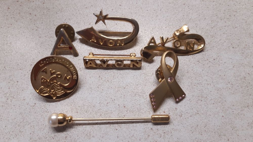 Колекція лідерських відзнак AVON 98 - 2006 .