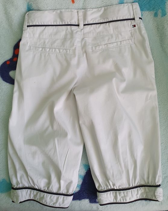 Spodenki/bermudy marki Tommy Hiilfiger (122cm)