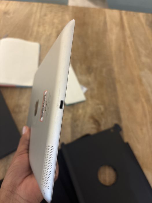 iPad 4ª Geração Retina – 9.7” – Wi-Fi (Modelo A1458)