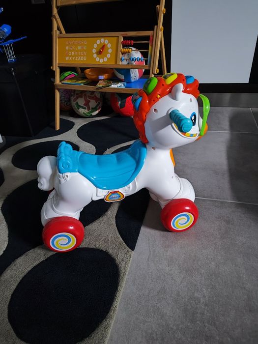 Brinquedo Cavalinho interativo da Clementoni
