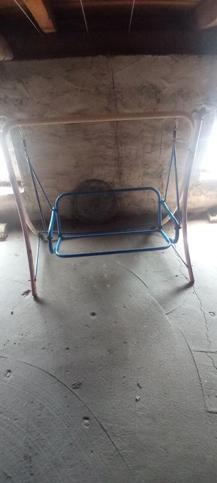 Mała huśtawka dziecięca ogrodowa