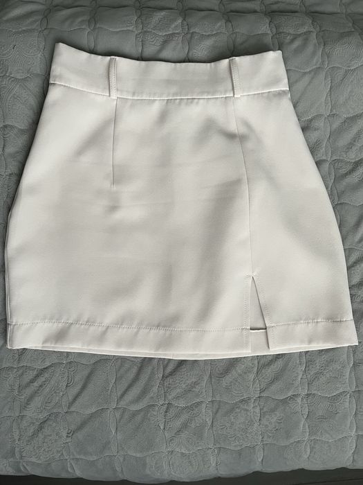 Бежева спідниця Amoslook з розпіркою