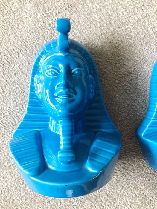 2 unidades de peças decorativas em loiça para segurar livros