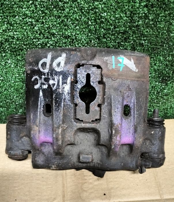 Zacisk hamulcowy prawy przód Renault Mascott