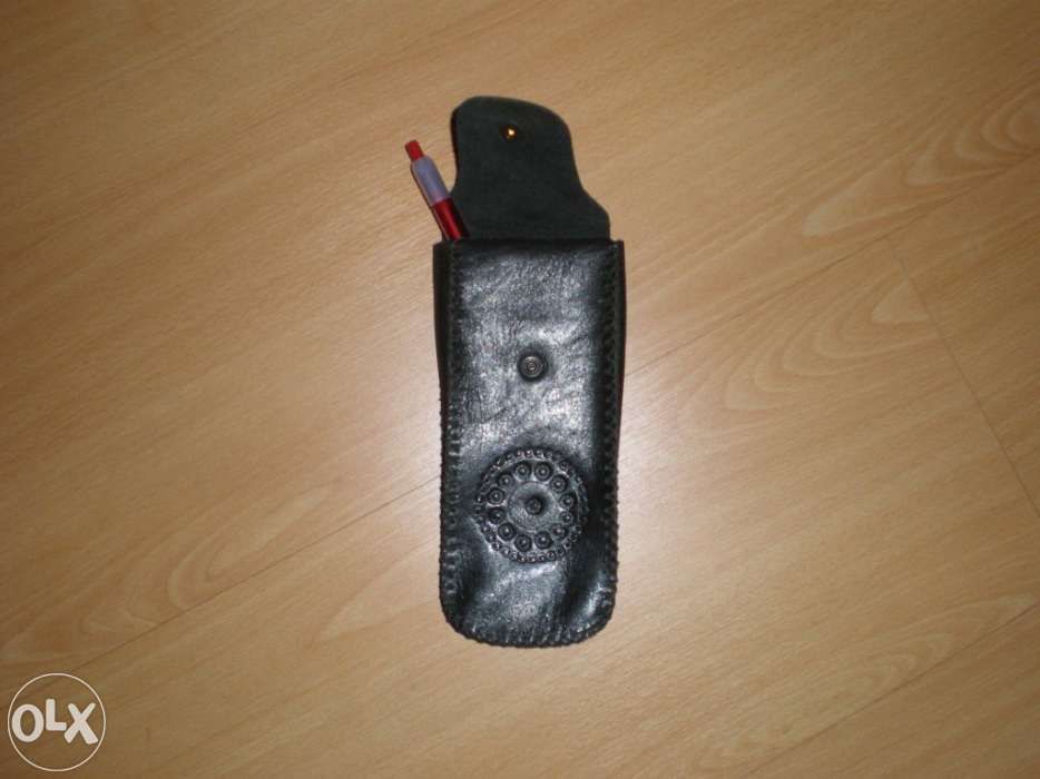 Estojo em couro para material de escrita