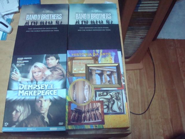 series originais,Smallville,irmaos de armas, etc