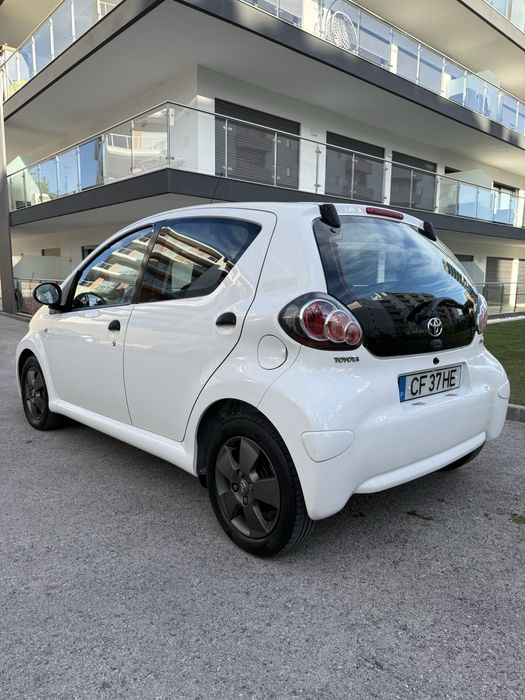 Toyota Aygo • Restyling 2013 • Ecran • Jantes Especiais • Revisado • Bem Estimado • AC