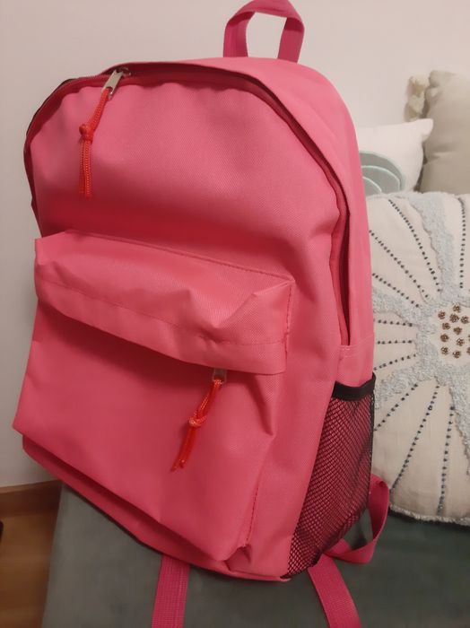 Mochila cor de rosa usada 2 ou 3 vezes