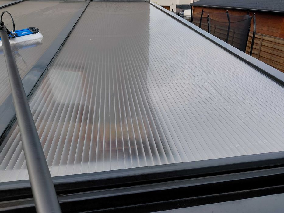Solar Care –  Mycie Paneli Fotowoltaicznych i Szyb Wodą Demi /  Elewacje, Witryny