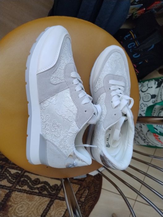 Buty sportowe damskie 39 nowe