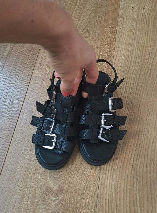 Чёрные босоножки для девочки