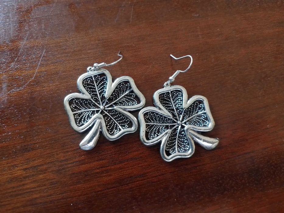 Brinco trevo de 4 folhas