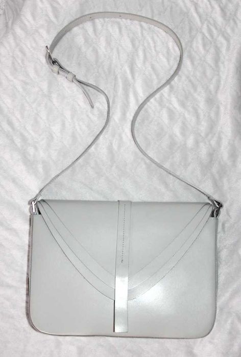 simple Biała szara torebka skóra skórzana kuferek pinko bizuu