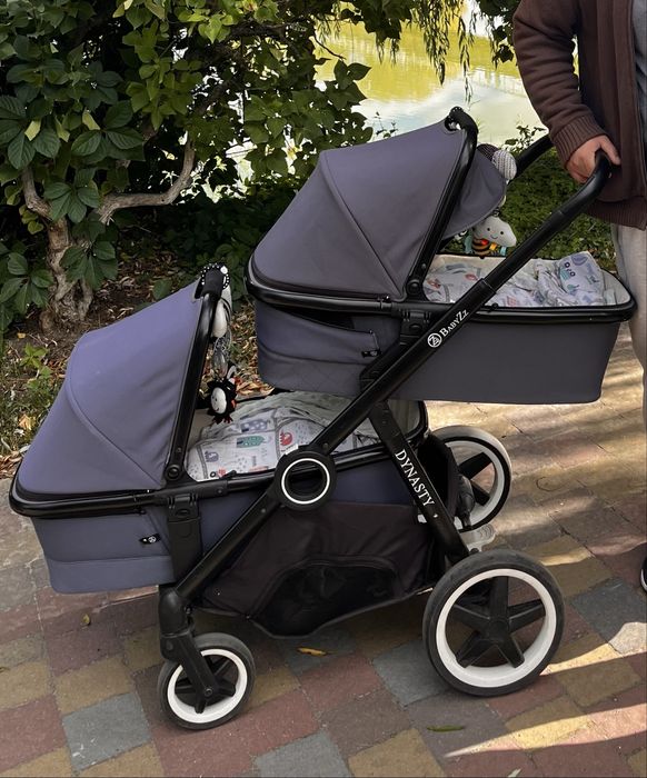 Коляска для двійнят або близнят