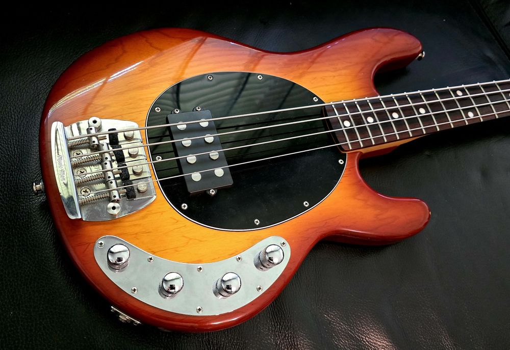 MusicMan Stingray 1988 vintage music man  stingray