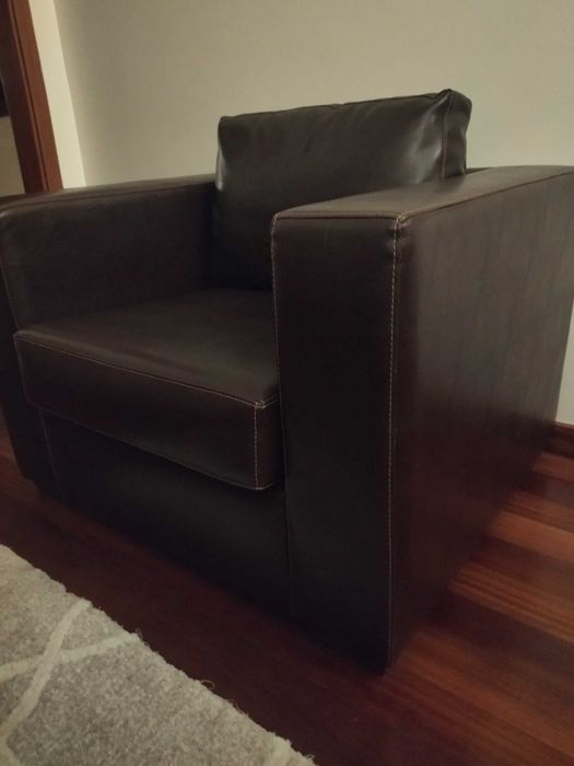 Sofá em pele sintética