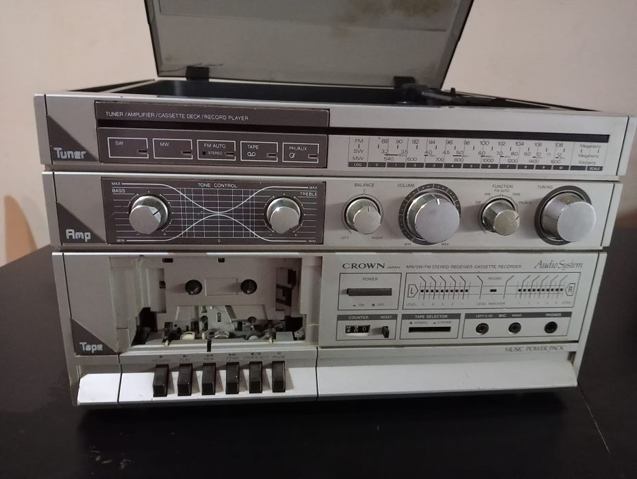 Aparelhagem Crown CCS-2000 s/ Colunas

– Gira-discos

– Amplificador