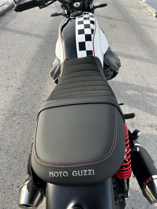 Moto Guzzy V7 Stone Ten 850 Nova