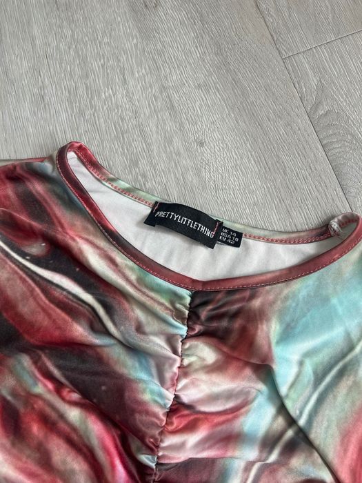 Marszczona wyszczuplająca sukienka pretty little thing rozmiar 42