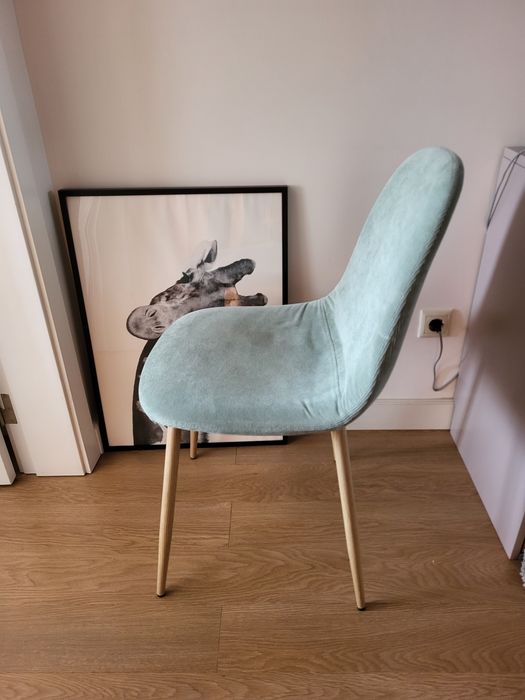 Cadeira nordica com forro em bombazine verde água