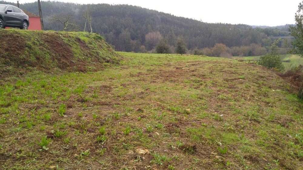 Vendo Terreno, com excelente área e várias possibilidades de construção . Já tem projeto aprovado.