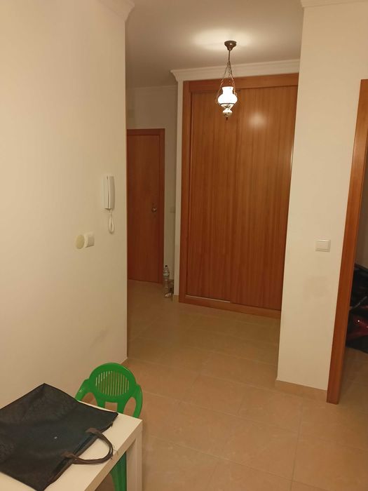 Arrenda-se  grande T2 com garagem