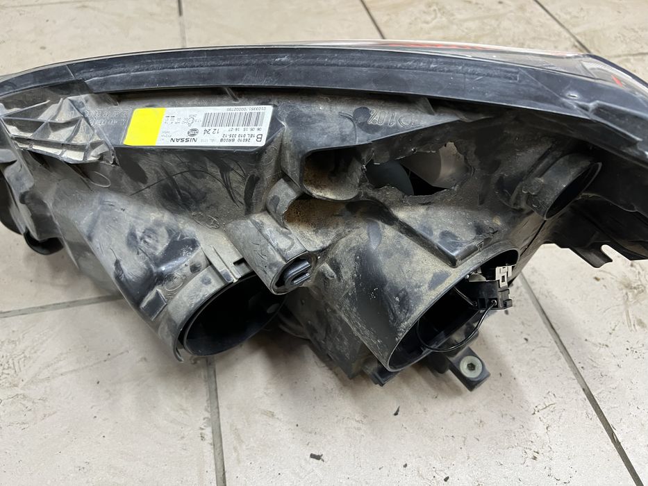 Фара права nissan qashqai рестайлінг на запчасти або під реставрацію