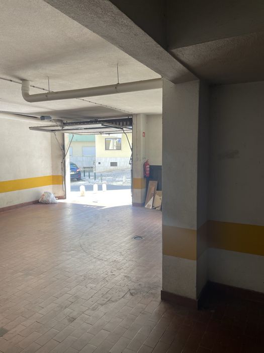 Arrenda-se Garagem/Box no Cacem