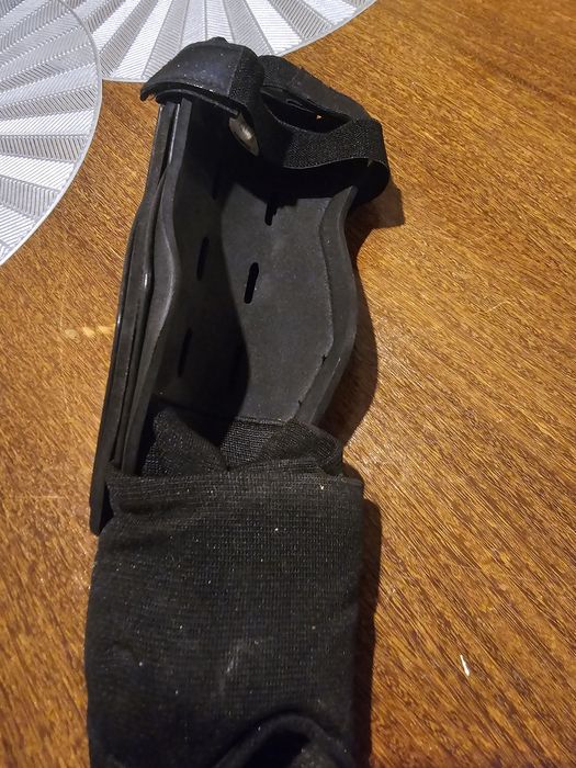 Proteção ao gêmeos ou caneleira Nike