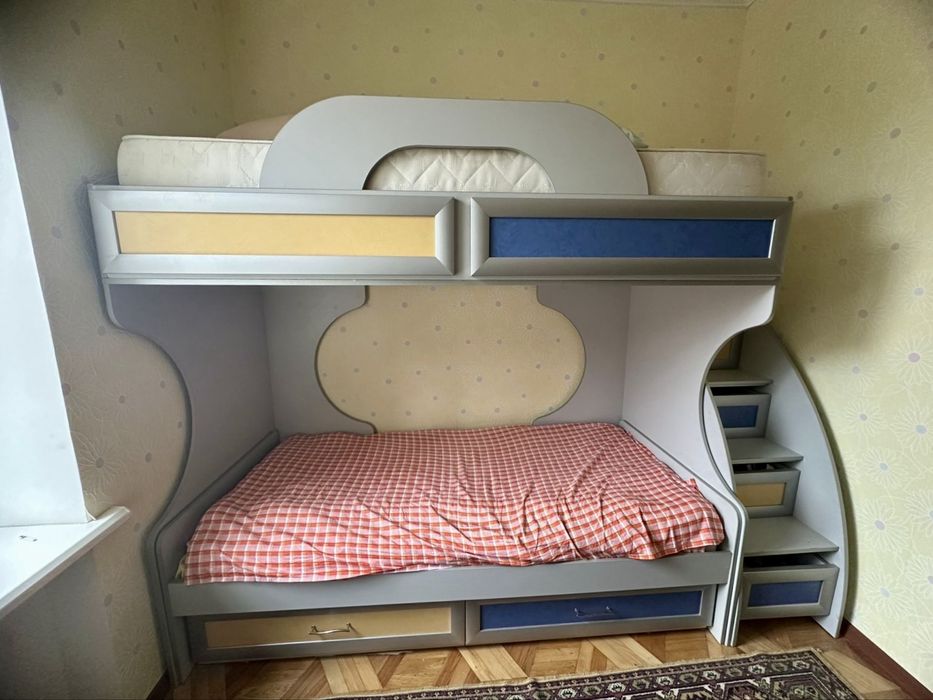 Двухъярусная кровать + 2 матраса