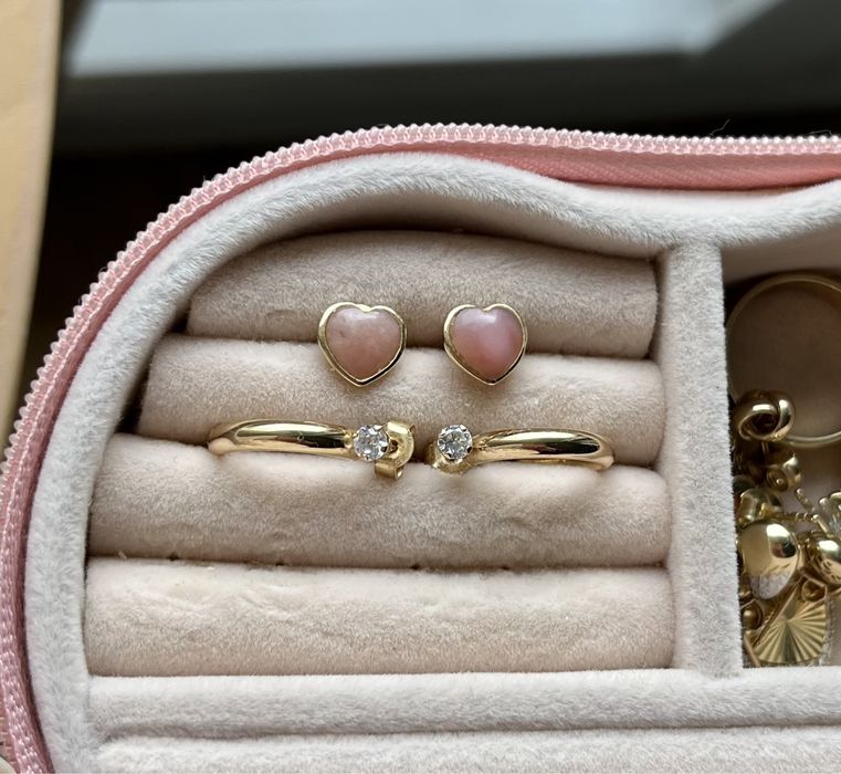Kolczyki Lilou ze złota próby 585 serca z różowego opalu