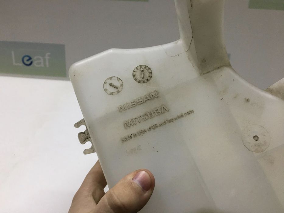 Бачок склоомивача до Ніссан Ліф Nissan Leaf 11-17 18-24