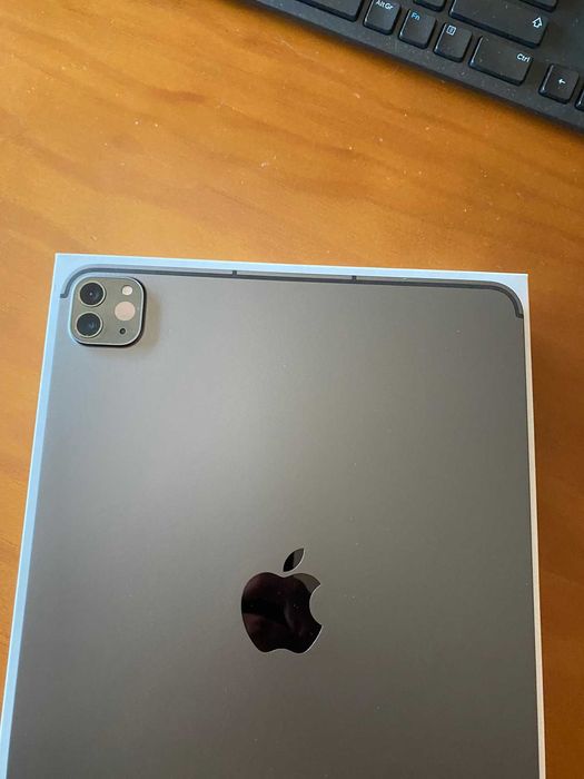 iPad Pro 11 Wi-Fi e 5G 128GB - 5ª Geração - Apple M1 - Como Novo