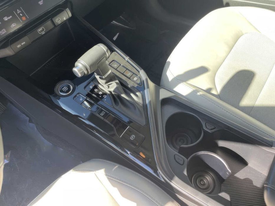 Kia Niro EX      2023