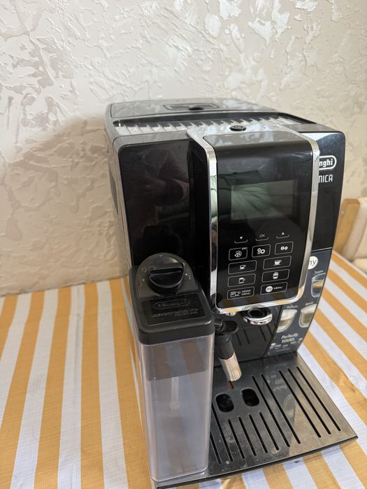 Продам кавомашину DeLonghi Dinamica ECAM 350.15.B
