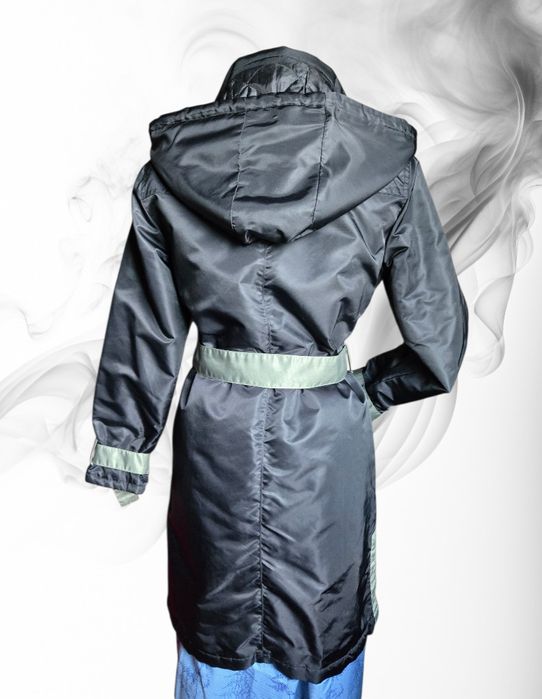 Excelente gabardina de senhora. Medidas nas fotos