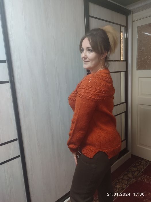 Светрик в'язаний, ручна робота