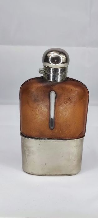 Butelka/piersiówka z pokrowcem