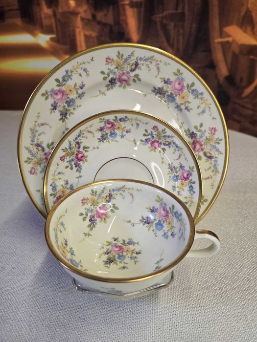 Porcelanowy zestaw śniadaniowy trio firmy Thomas Ivory Rosenthal