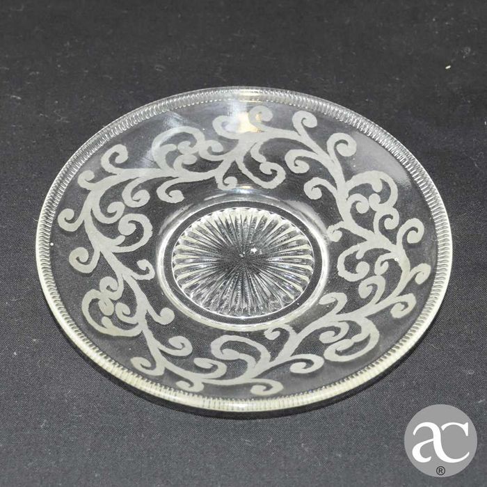 Copo com pires em vidro gravado