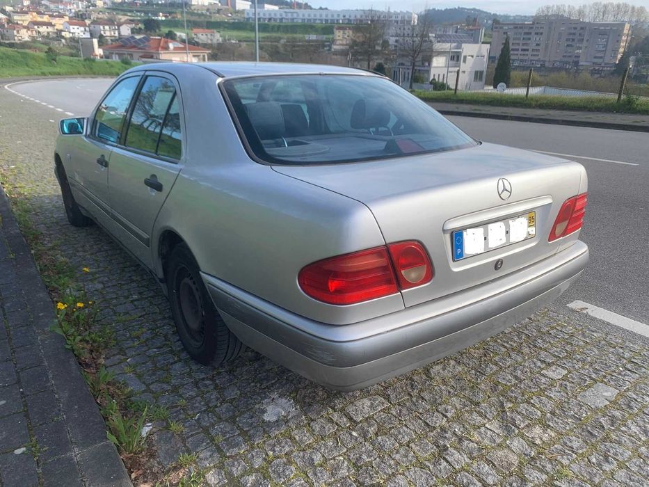 Mercedes-Benz Classe E 220d (1995)