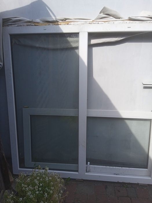 Продаю 2 пластикових вікна