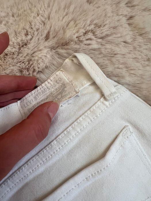 Białe rurki skinny Levi’s 710 rozmiar S 26
